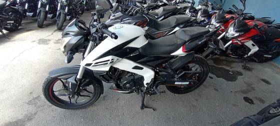 BAJAJ DOMINAR 160 